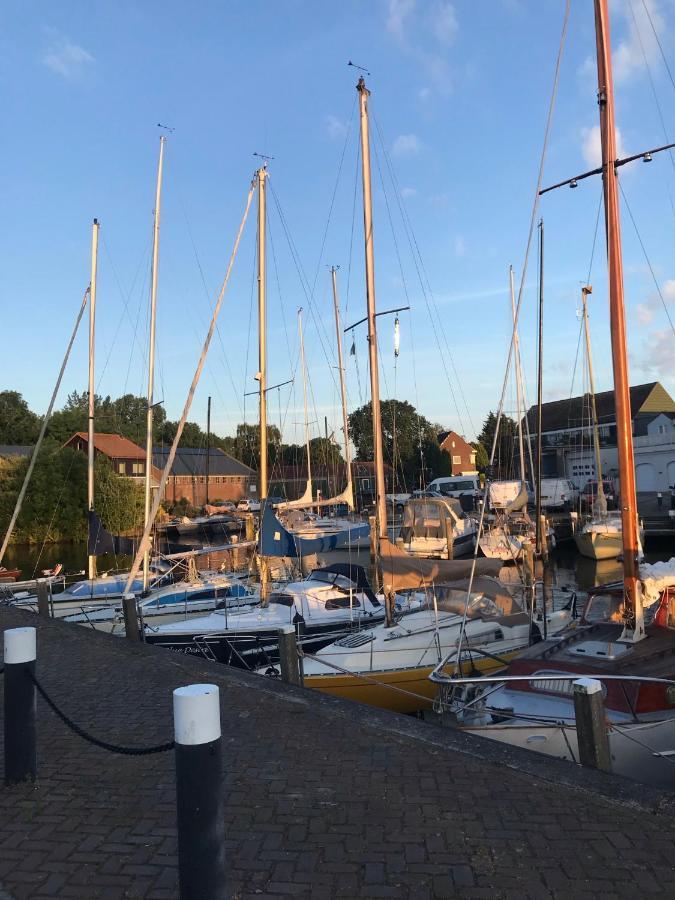 B&B Logeren Bij De Burgemeester Stad aan 't Haringvliet 외부 사진