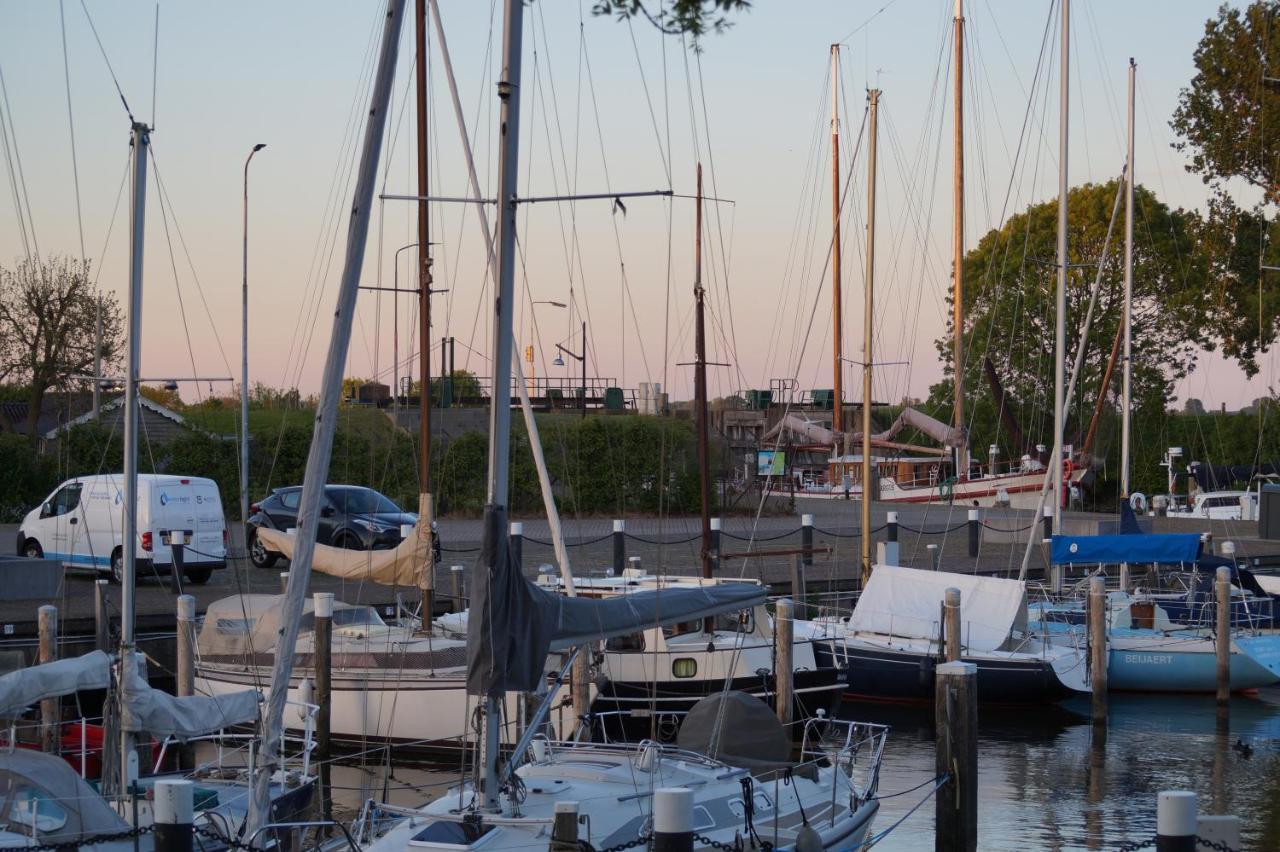 B&B Logeren Bij De Burgemeester Stad aan 't Haringvliet 외부 사진